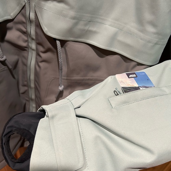 Rip Curl 20k/20k snow jacket, medium, like new, no tags. - Picture 5 of 9